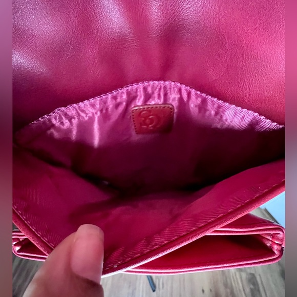 S-Q Flat Crossbody Bag - Picture 6 of 7